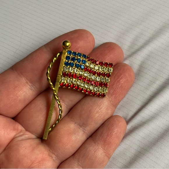 Patriotic Vintage Flag Pin - Picture 3 of 3